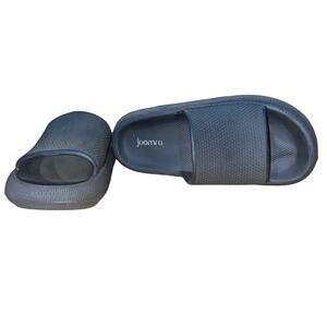 Joomra Pillow Slippers size 40-41 Women 9-10 or Men 7.5-8.5 Black